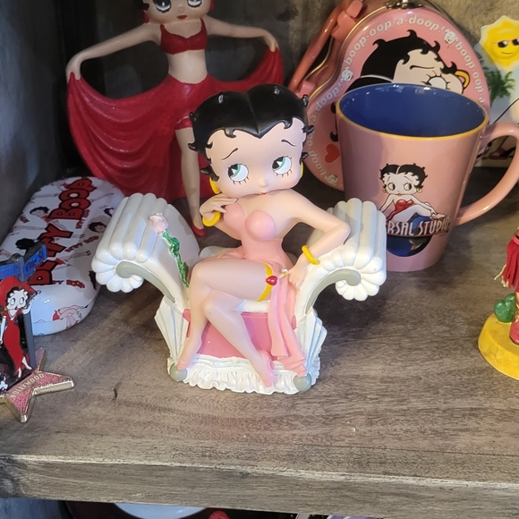 Betty Boop Collection - Picture 2 of 5